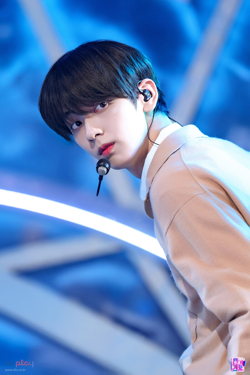 241110 TXT Soobin - 'Over the Moon' at Inkigayo documents 4