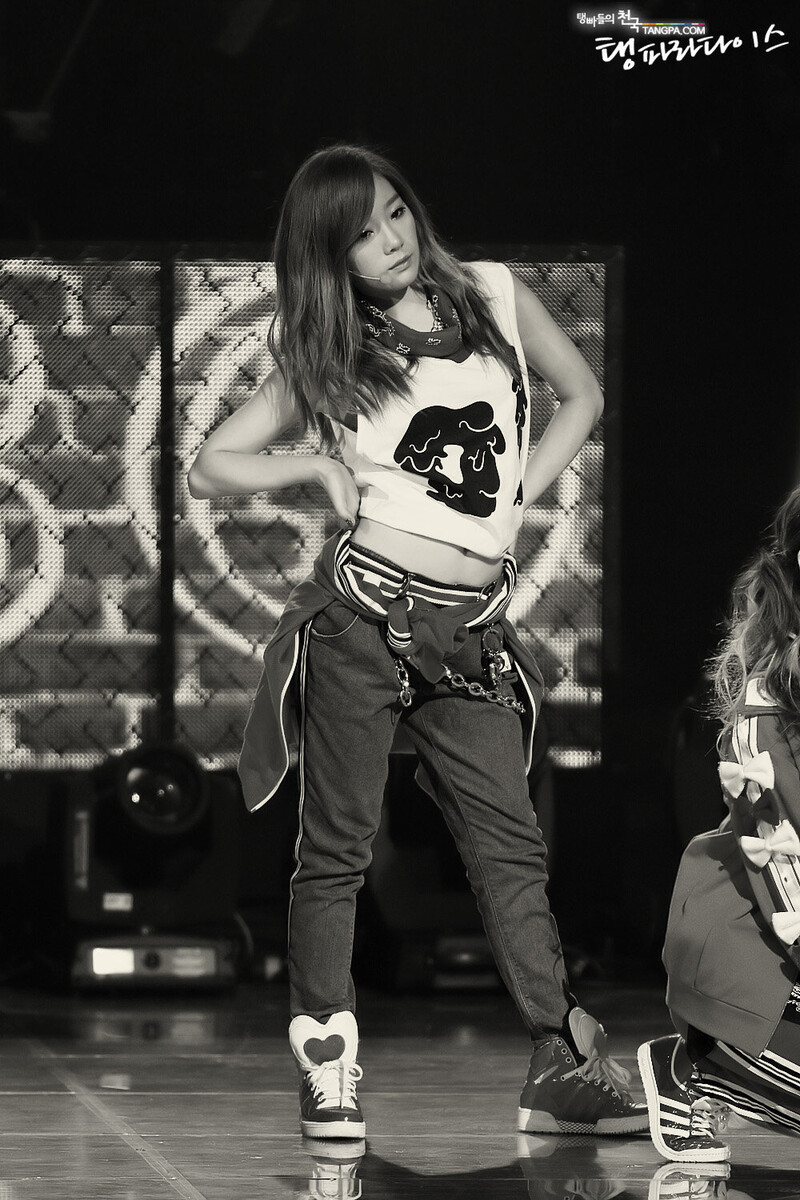 130106 Girls' Generation Taeyeon at KBS Open Hope Concert documents 4