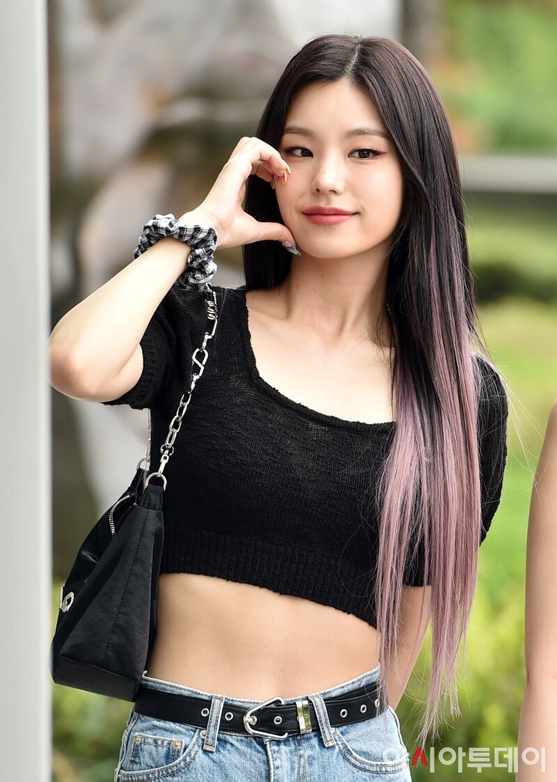 220719 ITZY Yeji - MBC ‘Kim Shin Young’s Noon Song of Hope’ Commute documents 1