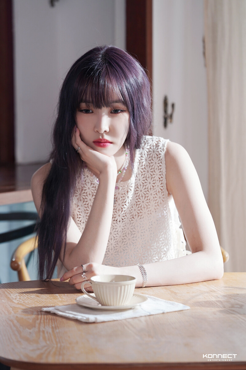 220930 Konnect Naver Post - Yuju - 'Evening' Behind documents 18