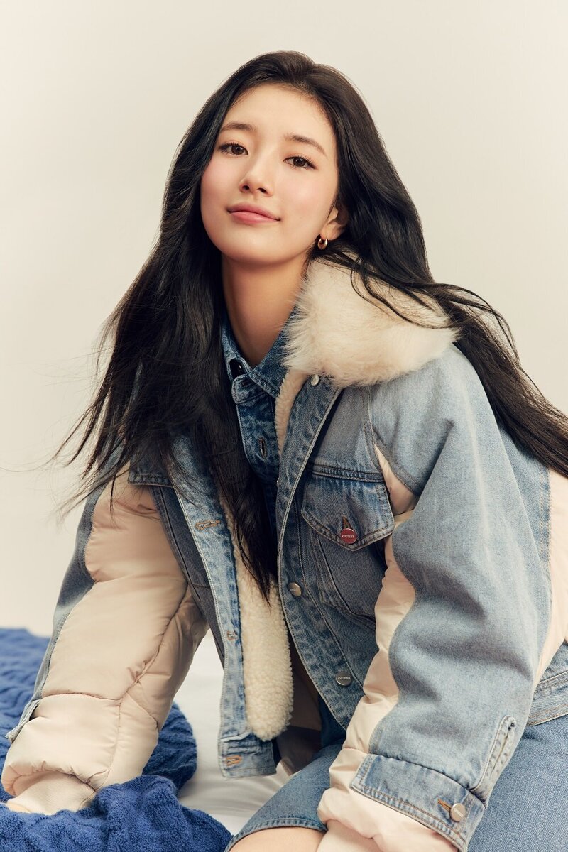 Bae Suzy for Guess 2021 Winter Collection documents 3