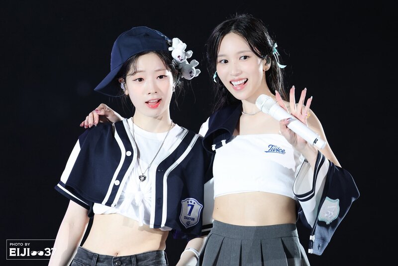 230521 TWICE Mina & Dahyun - ‘READY TO BE’ World Tour in Tokyo Day 2 documents 2