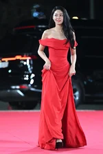 211126 Seolhyun at 42nd Blue Dragon Film Awards Red Carpet