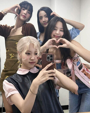 240810 - JISOO Instagram Update with BLACKPINK