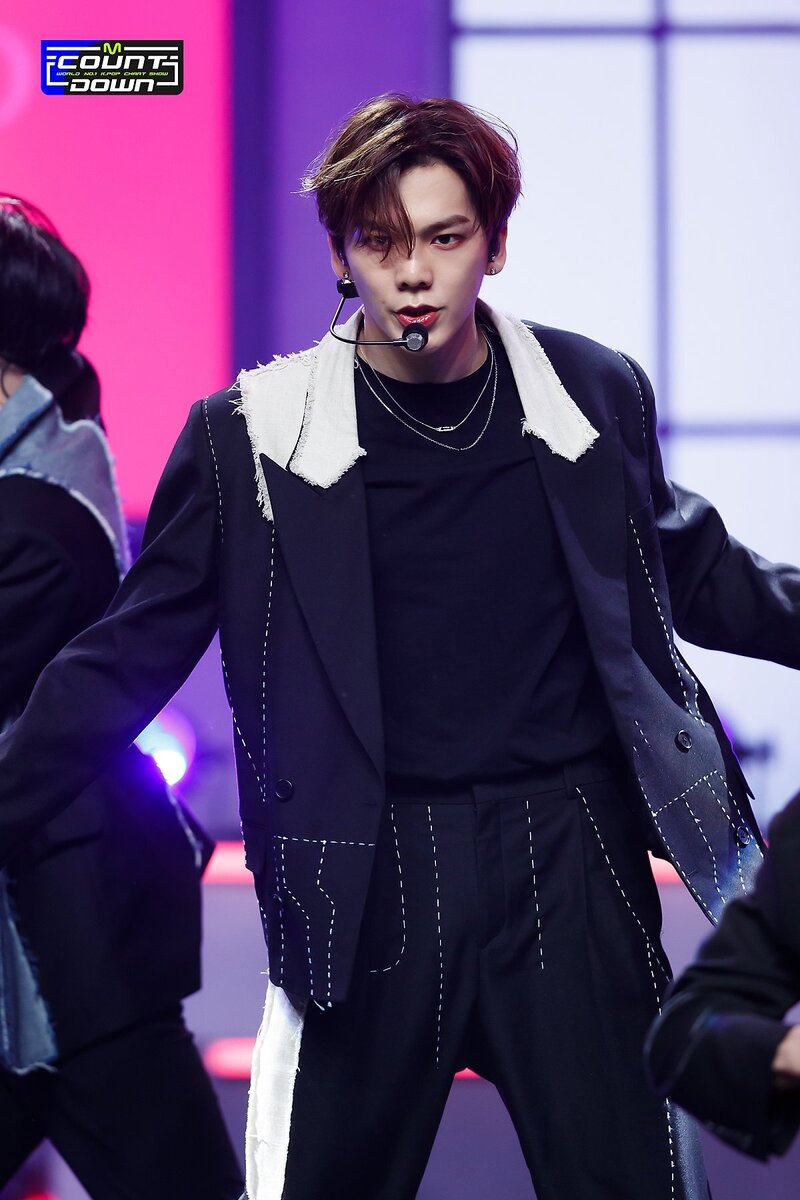 220428 VERIVERY - 'Undercover' at M COUNTDOWN documents 17