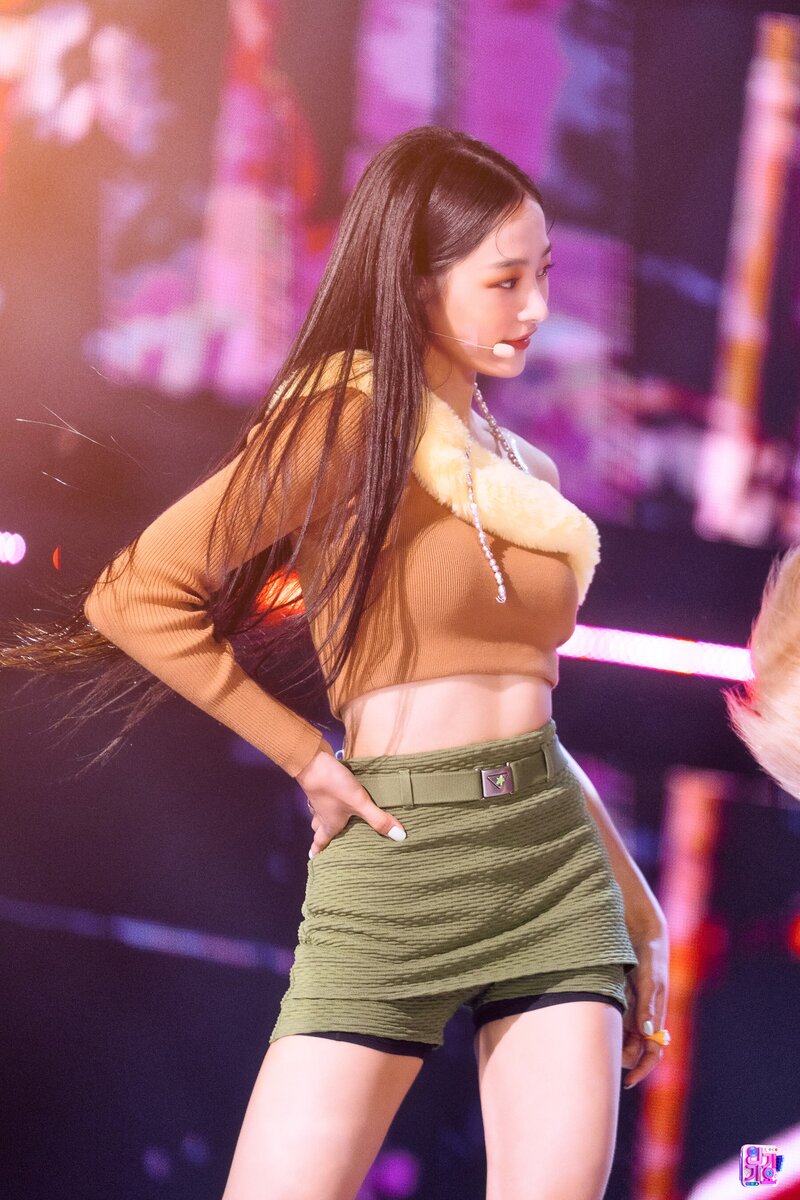 220821 NewJeans Minji - 'Attention' at Inkigayo documents 17
