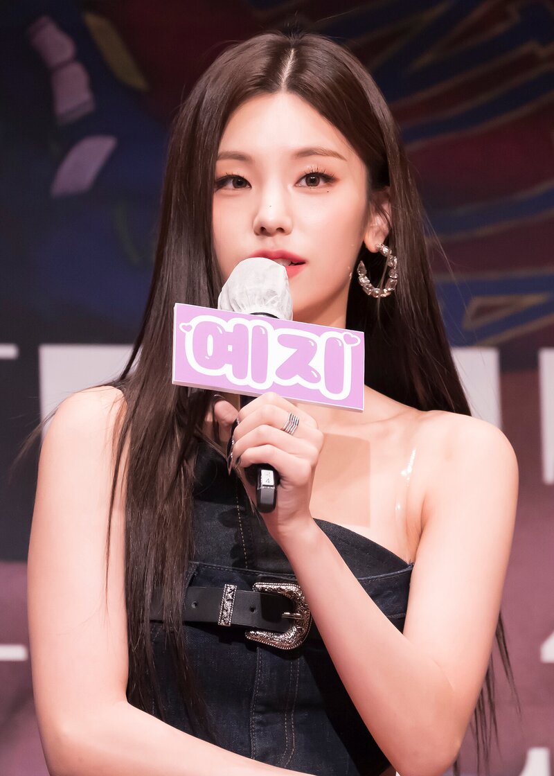 221210 ITZY Yeji - Music Core Mini Fanmeeting documents 2
