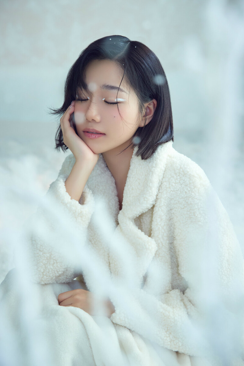 Jo Yuri for Singles Korea Magazine December 2021 Issue documents 4