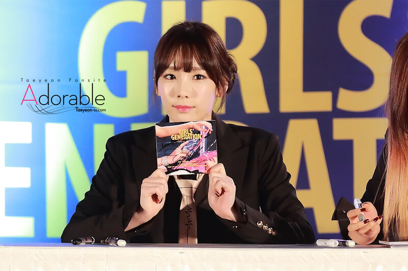 140316 Girls' Generation Taeyeon at Cheonggye Plaza Fansign documents 2