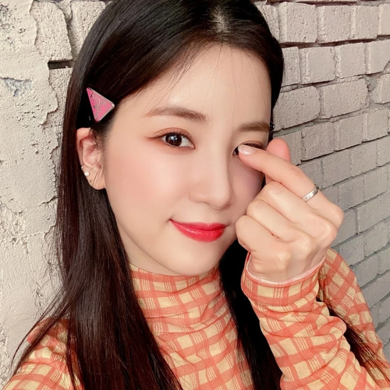 210419 Apink Twitter Update - Chorong documents 7
