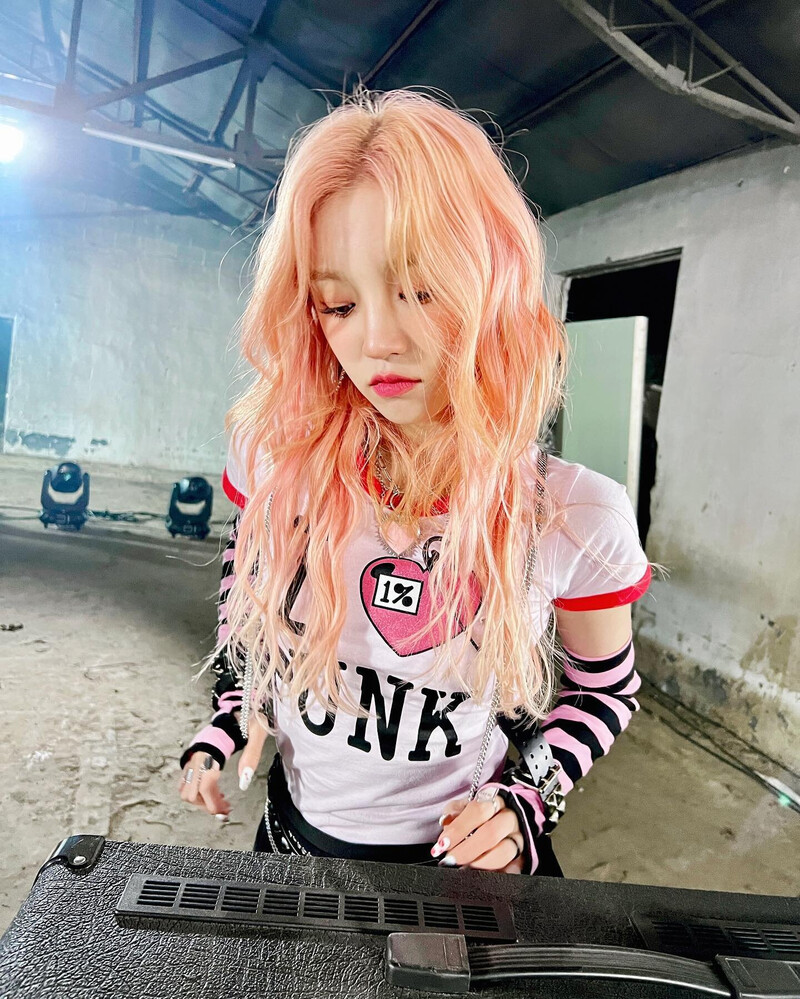 220407 (G)I-DLE Yuqi Instagram Update documents 3