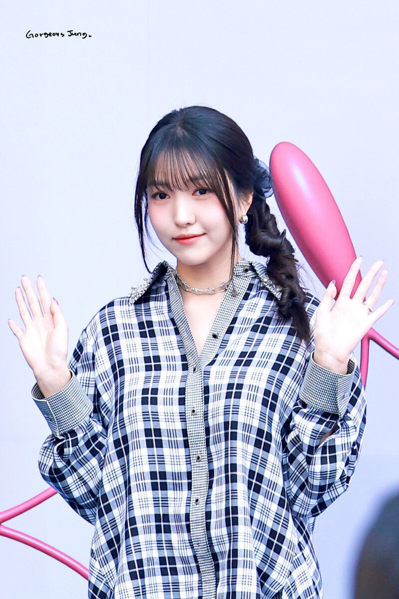 230319 Sowon at Seoul Fashion Week documents 4