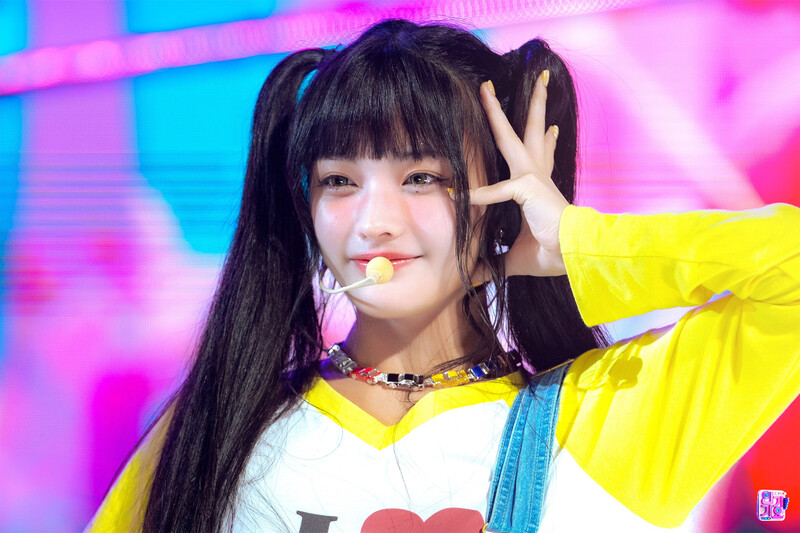 240421 ILLIT Iroha - 'Lucky Girl Syndrome' at Inkigayo documents 1