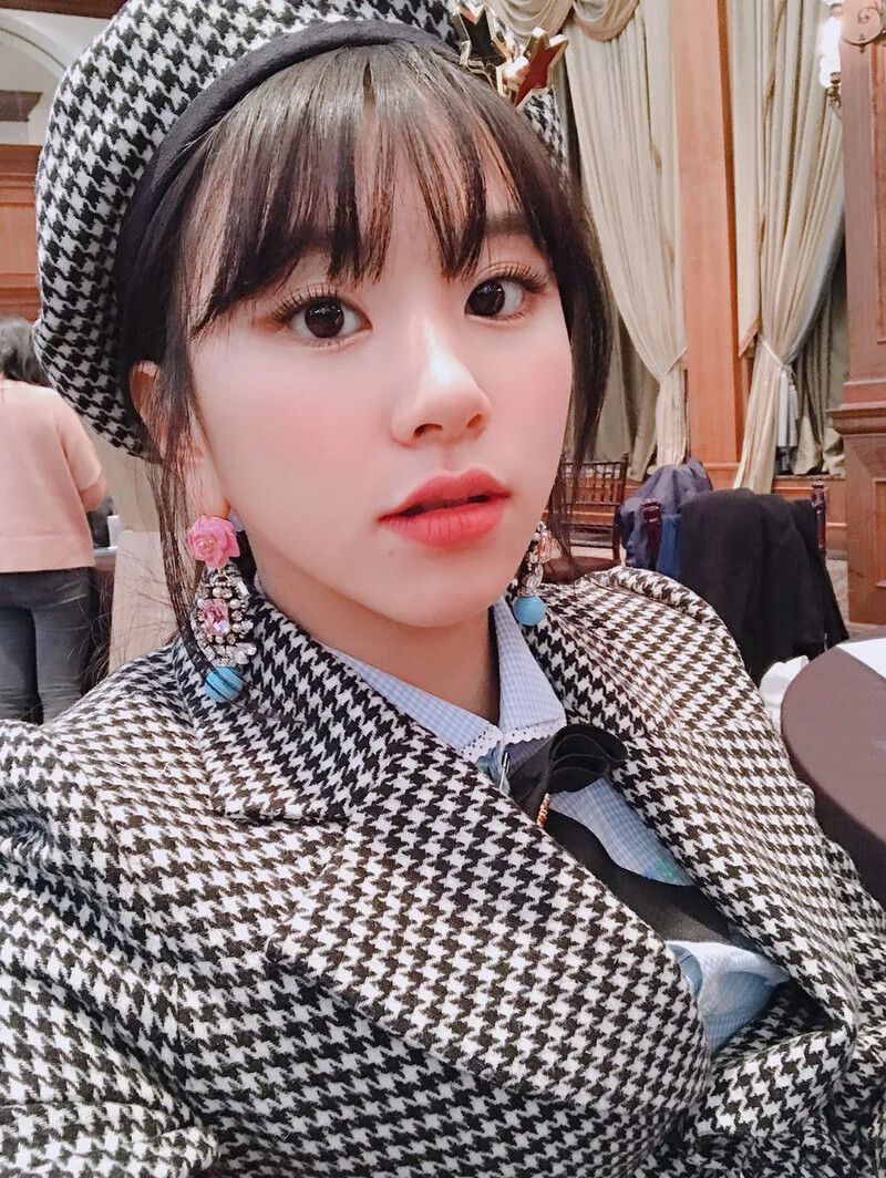 Near_by_TWICE_20200423154845_2. 채영이가 어느새 어른이 되어.jpg