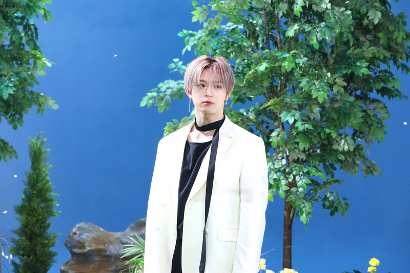 ONEUS 'Rupert's Drop' MV behind documents 7