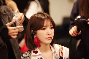 190228 NAVER Update with Red Velvet's Wendy : "Perfect Sweep! Red Velvet's 1st North American Tour"