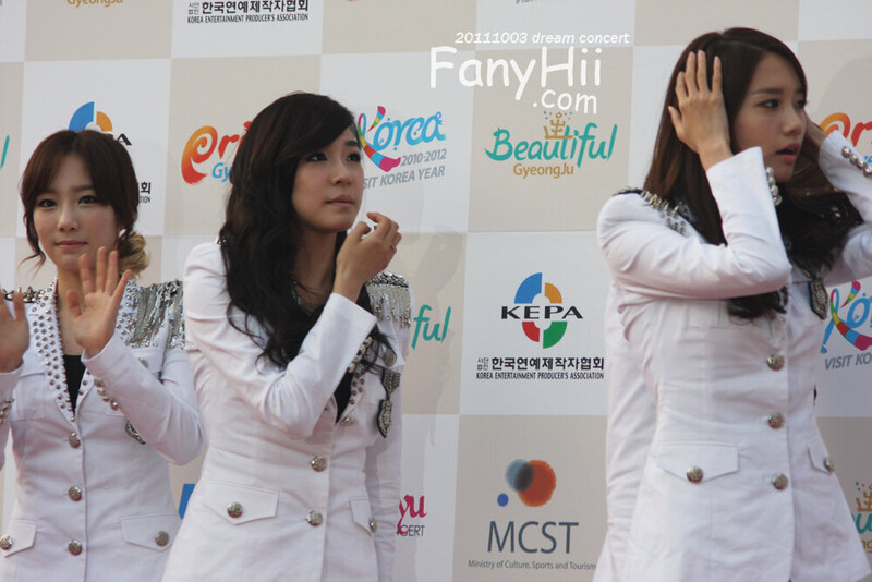 111003 Girls' Generation at Gyeongju Hallyu Dream Concert documents 13