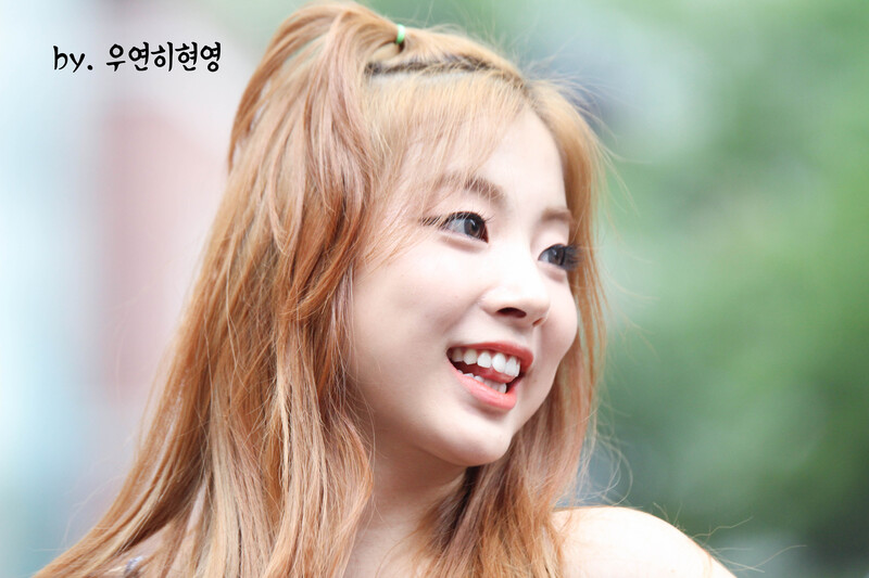 140807 Ladies' Code Zuny at Myeongdong Guerrilla Concert documents 1