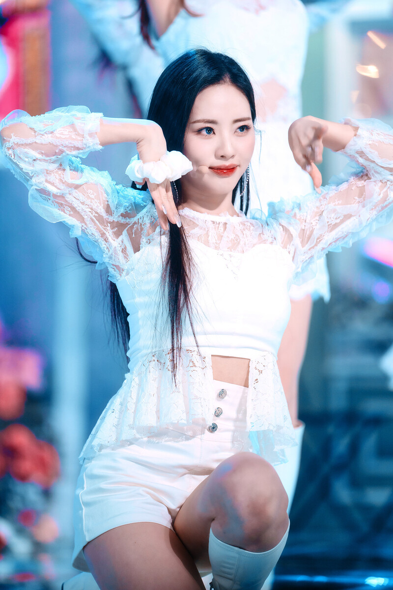 220123 fromis_9 Jiwon - 'DM' at Inkigayo documents 22