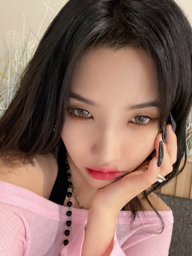 220330 (G)I-DLE Twitter Update - Soyeon documents 1