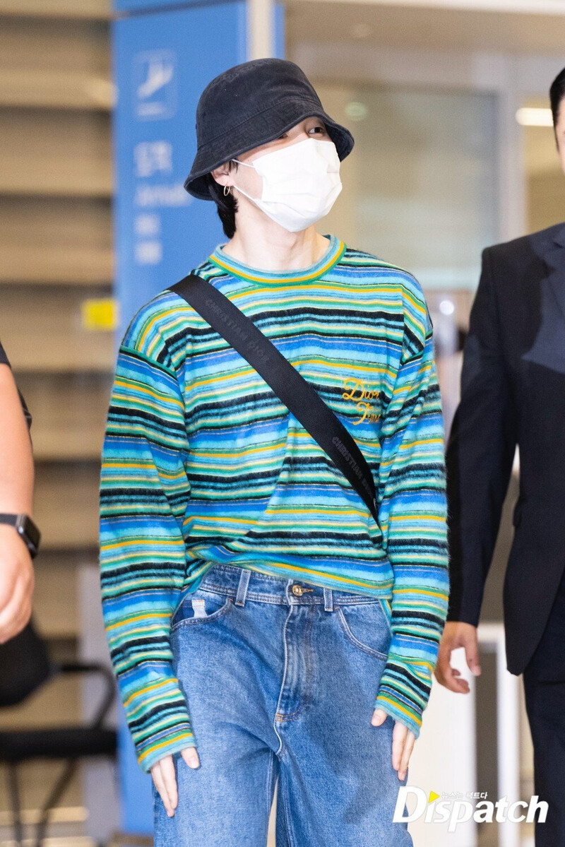 230527 BTS Jimin at Incheon International Airport documents 3