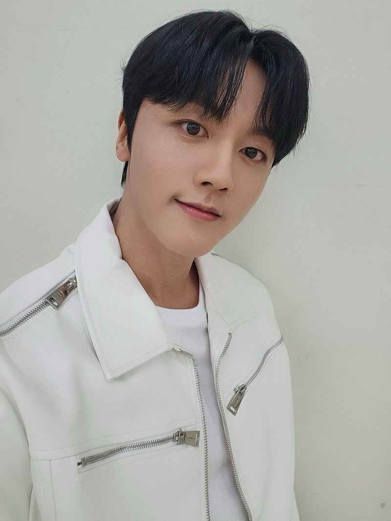 240414 - SF9 Twitter Update - Youngbin documents 1