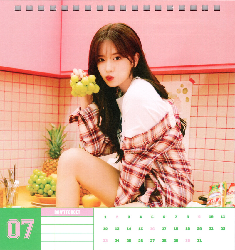 IVE 2023 Season's Greetings (Scans) documents 3