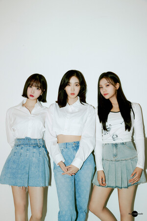 211022 VIVIZ Twitter Update - 2021 Profile Photos