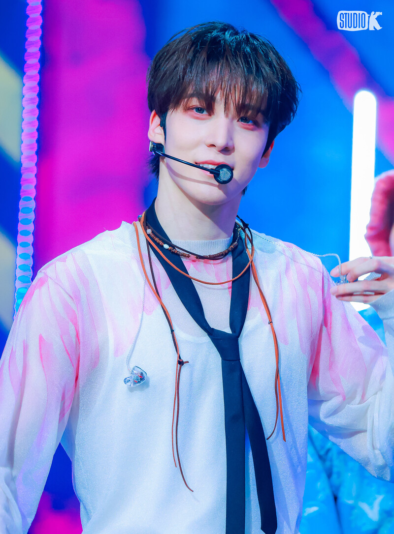 240631 ATEEZ Yunho - 'WORK' at Music Bank documents 13