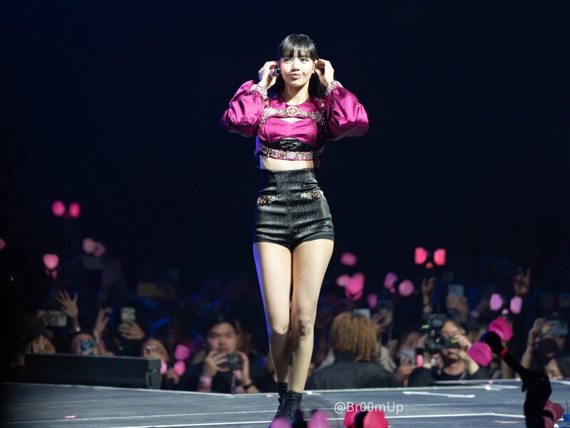 221025 BLACKPINK Lisa - 'BORN PINK' Concert in Dallas Day 1 documents 6