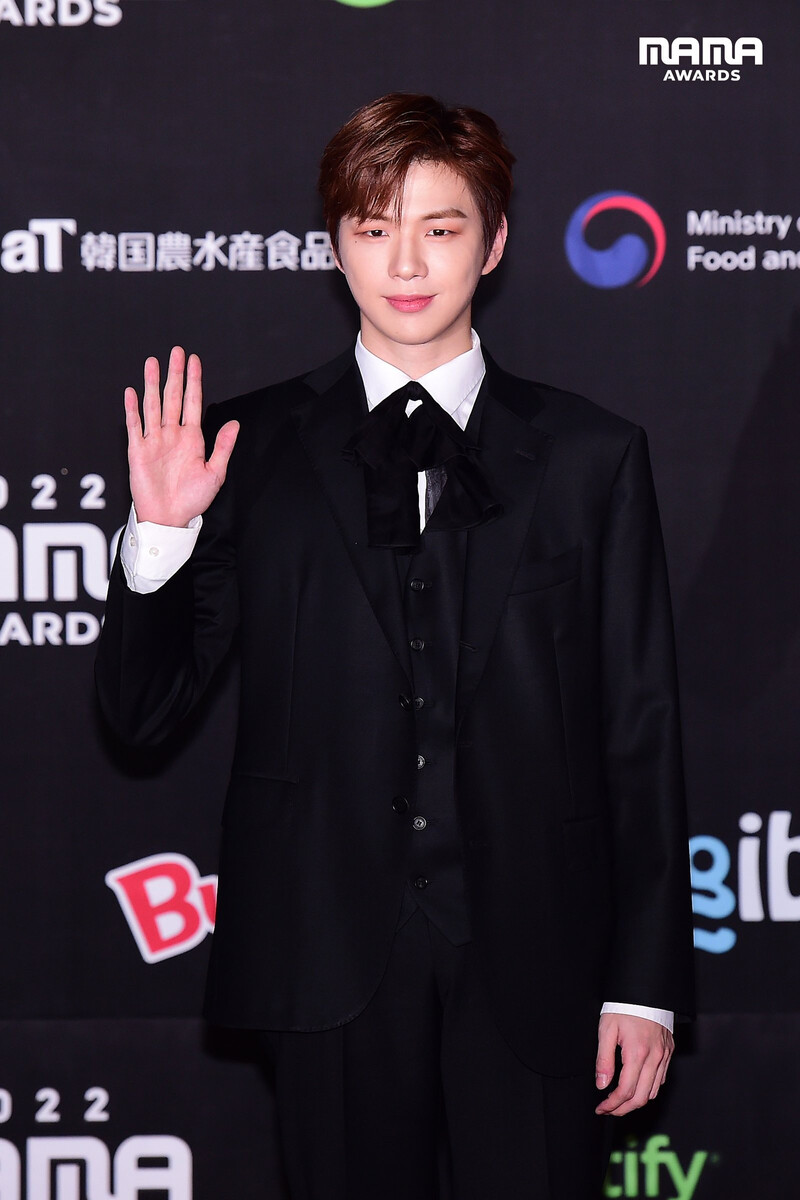 221129 Kang Daniel at MAMA 2022Red Carpet documents 1