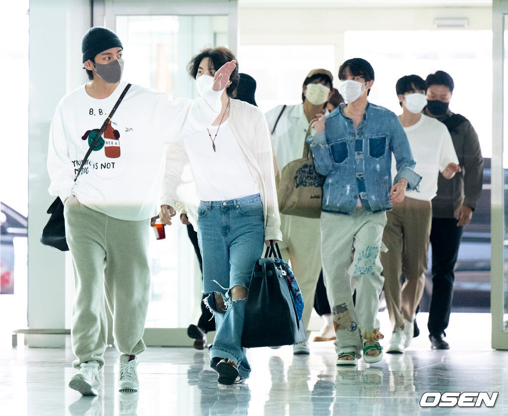 220529 BTS J-Hope at Incheon International Airport Departing for the United  States to Attend the White House Invitation