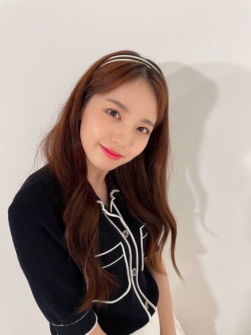 210710 - NiziU Instagram Update: Ayaka | kpopping