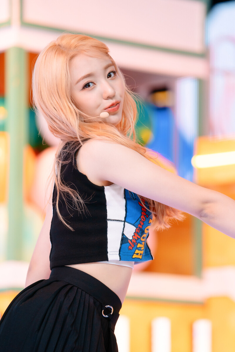 220703 Kep1er Yeseo 'Up!' at Inkigayo documents 29