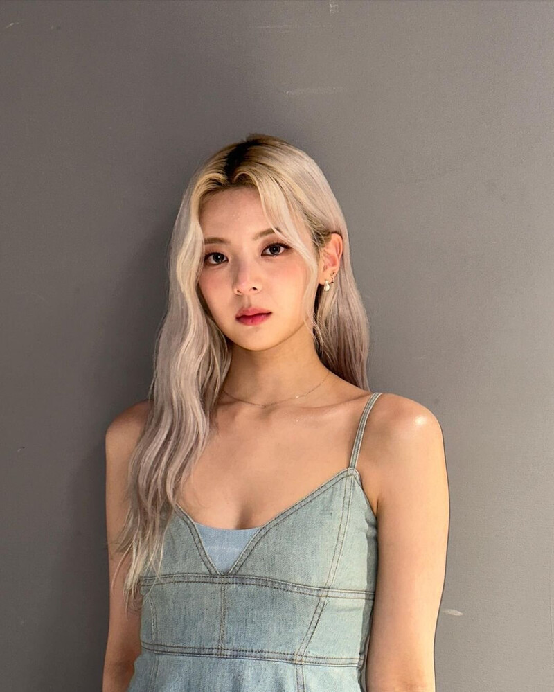 230619 - ITZY Lia Instagram Update documents 5