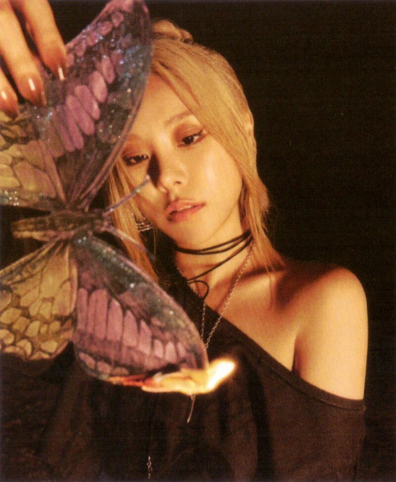 Whee In - "In The Mood" Wine Ver. Photobook [SCANS] documents 19