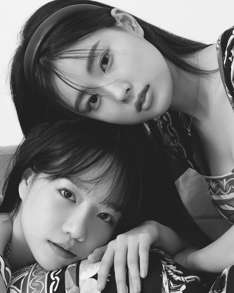 Yuri & Hyewon for ELLE Korea Magazine August 2021 Issue documents 2