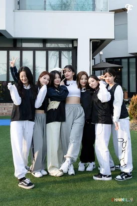 220602 fromis_9 Weverse - <CHANNEL_9> EP32-34 Behind Photo Sketch