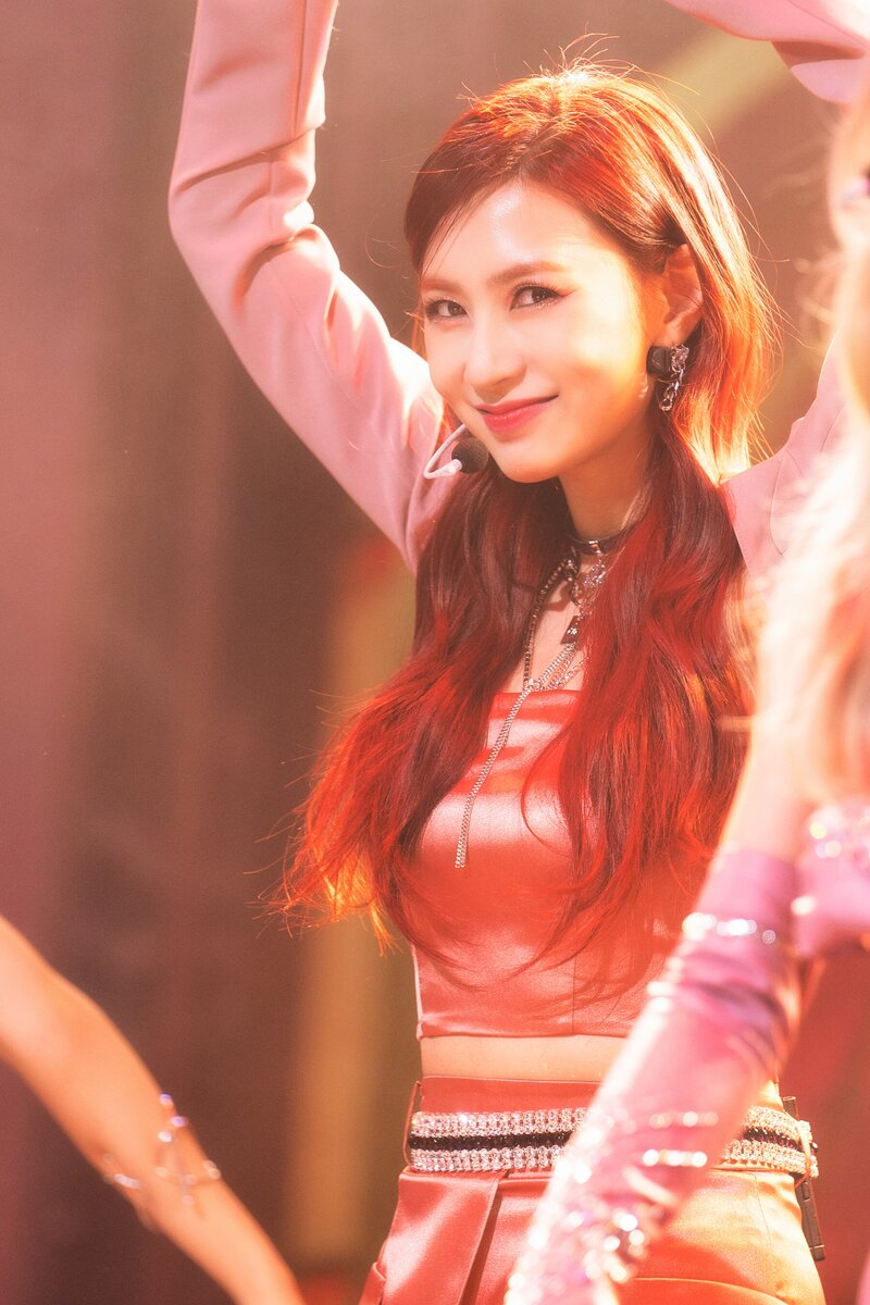 220220 Apink Hayoung - 'Dilemma' at Inkigayo documents 14