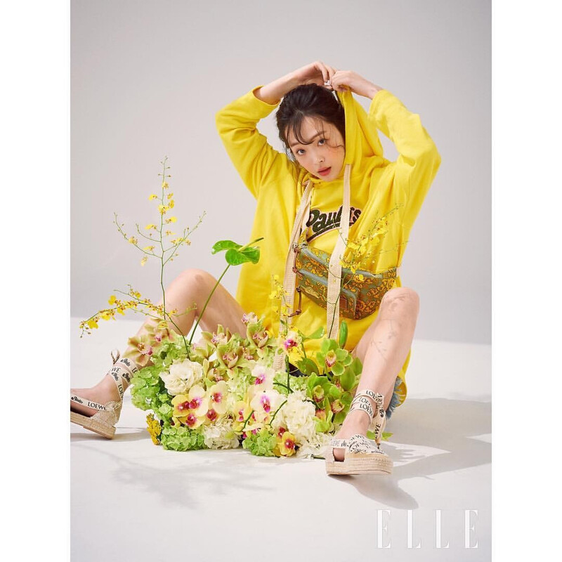 Sulli for Loewe - ELLE Korea May 2019 Issue documents 5