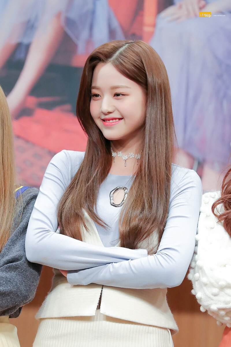 181117 IZ*ONE Wonyoung at Fansign documents 3