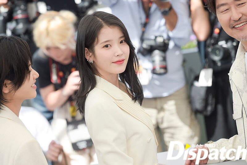 220527 IU- 'THE BROKER' Photocall Event at 75th CANNES Film Festival documents 6