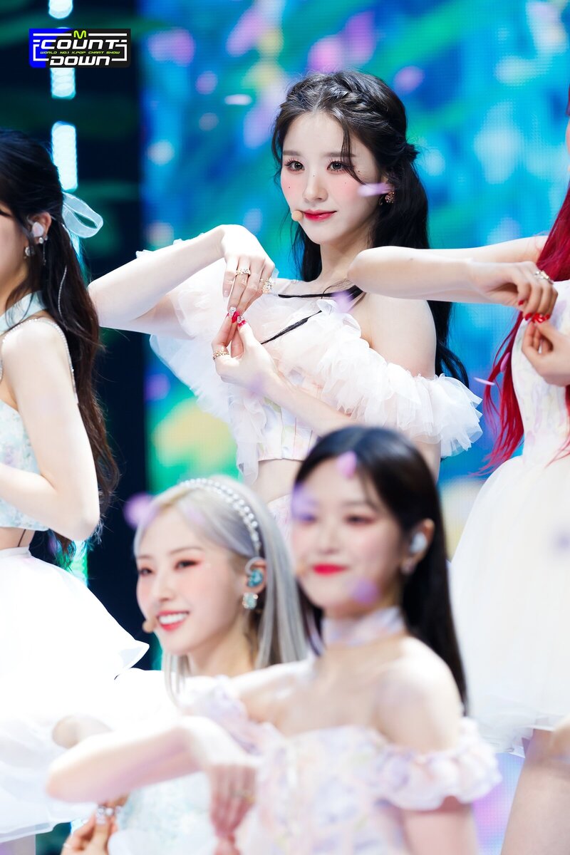 220623 LOONA - 'Flip That' at M Countdown documents 19