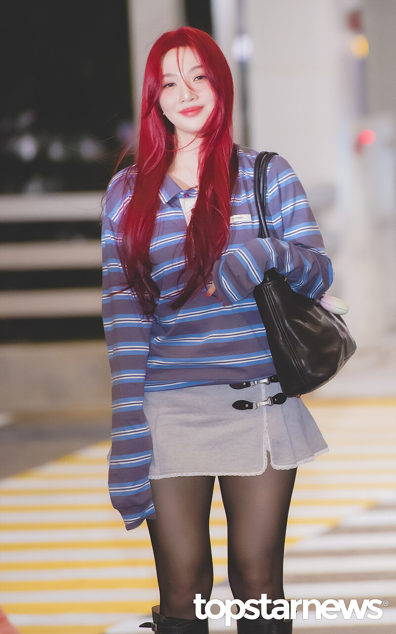 240927 Red Velvet JOY at Incheon International Airport documents 1