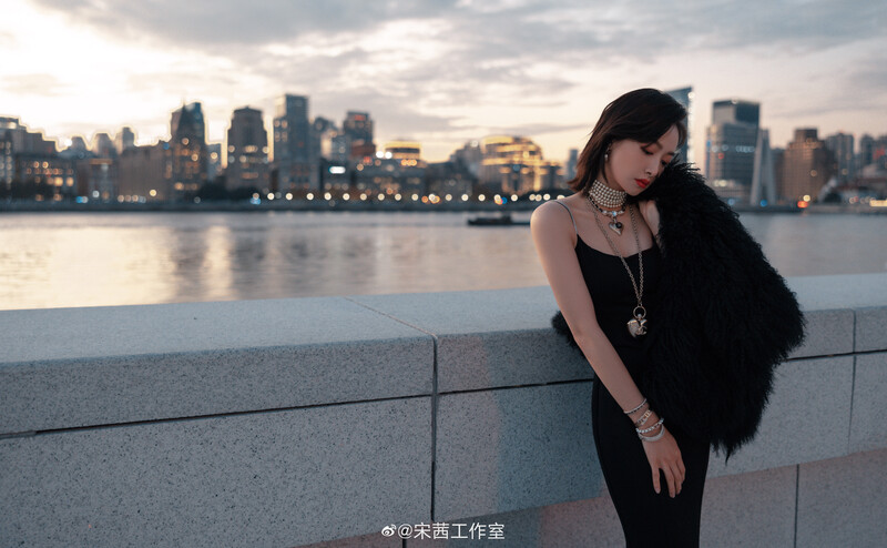 Victoria for Elle Style Awards documents 6