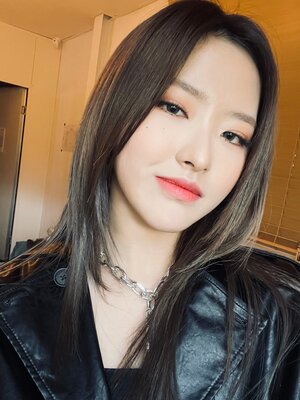 220119 LOONA Twitter Update - Olivia Hye