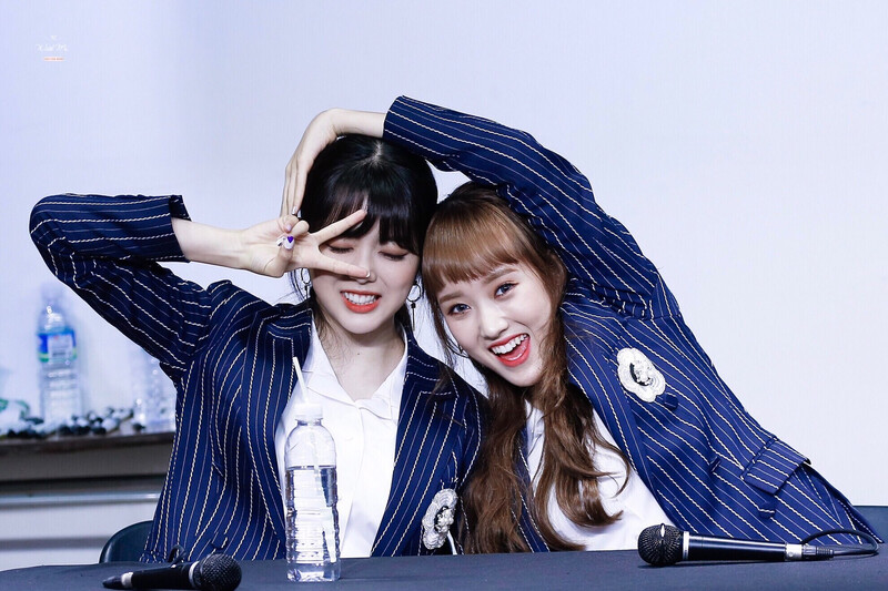 180310 Weki Meki at Seocho 'Lucky' Fansign documents 1