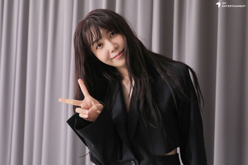 220608 IST Naver post - EUNJI for June issue of 'Harper's BAZAAR' shoot Behind documents 27