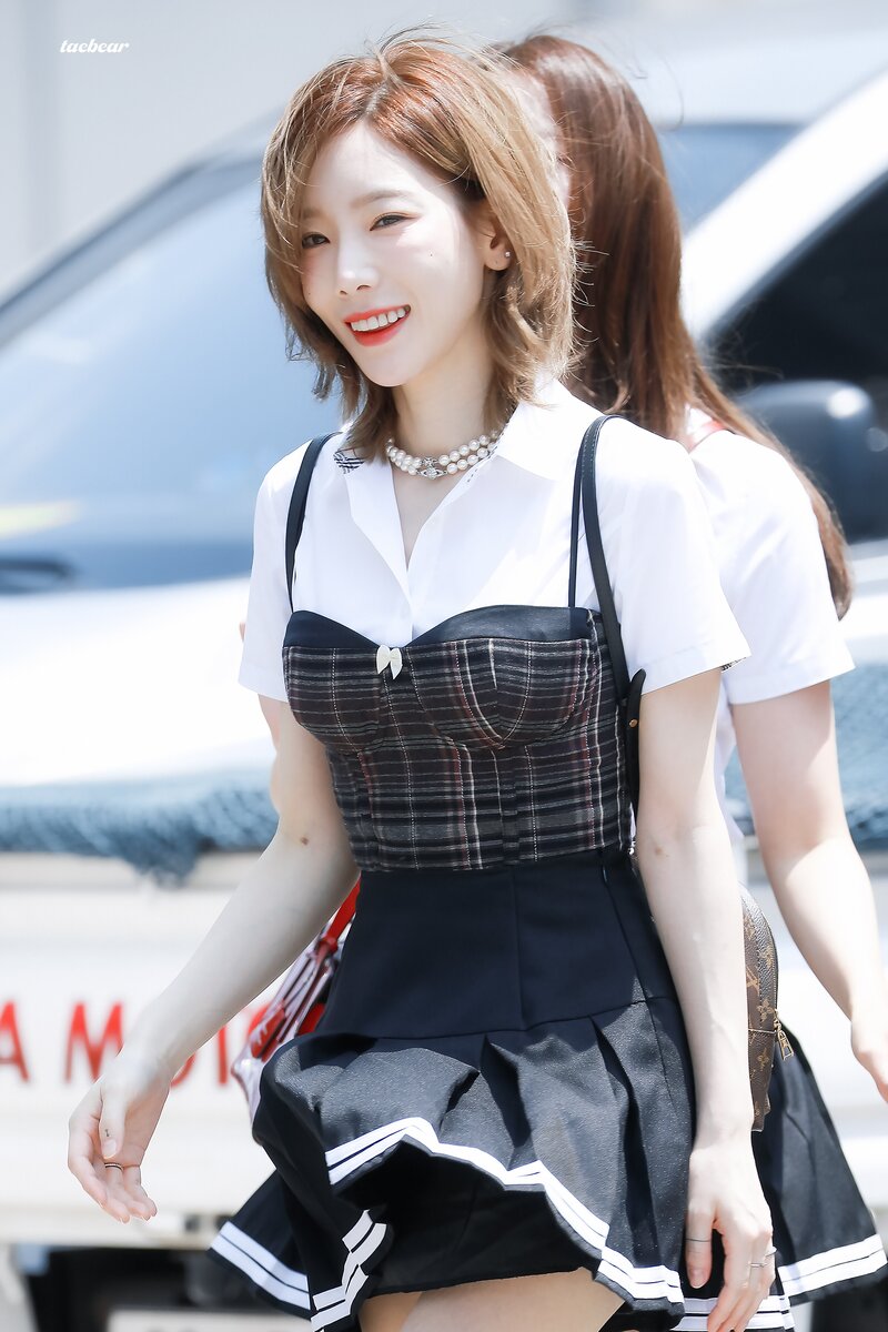 220728 SNSD Taeyeon - 'Knowing Bros' Filming documents 4