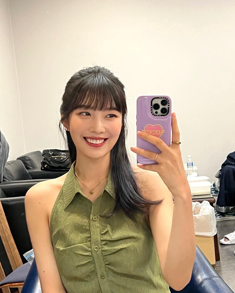 220814 Red Velvet Joy Instagram Update documents 8